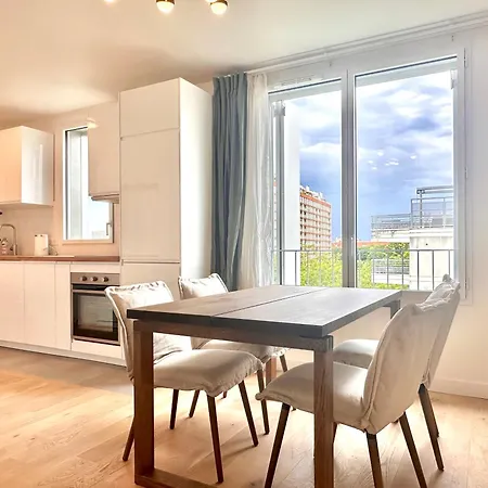 Apartment In Poniatowski Near Vincennes Forest Paris