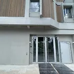 Home In Poniatowski Near Vincennes Forest